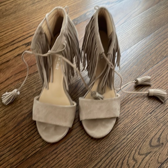Kenneth Cole New York Shoes - Beautiful fringe suede Sandals Heels
